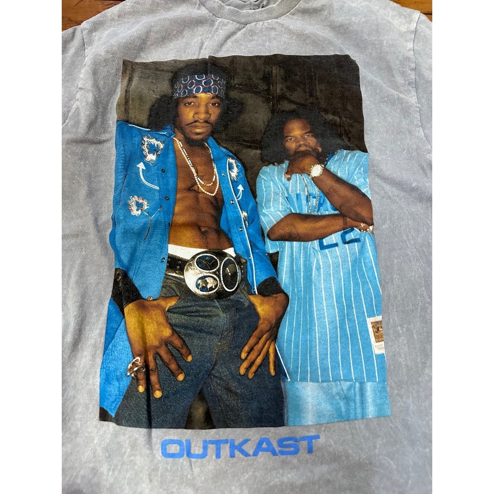 OutKast gray medium tee short sleeve